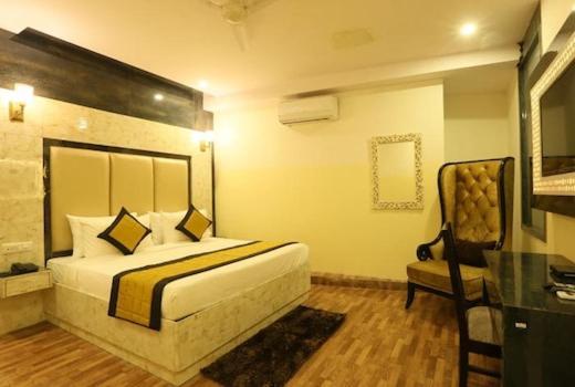 Hotel Plazzo Нью-Дели Экстерьер фото